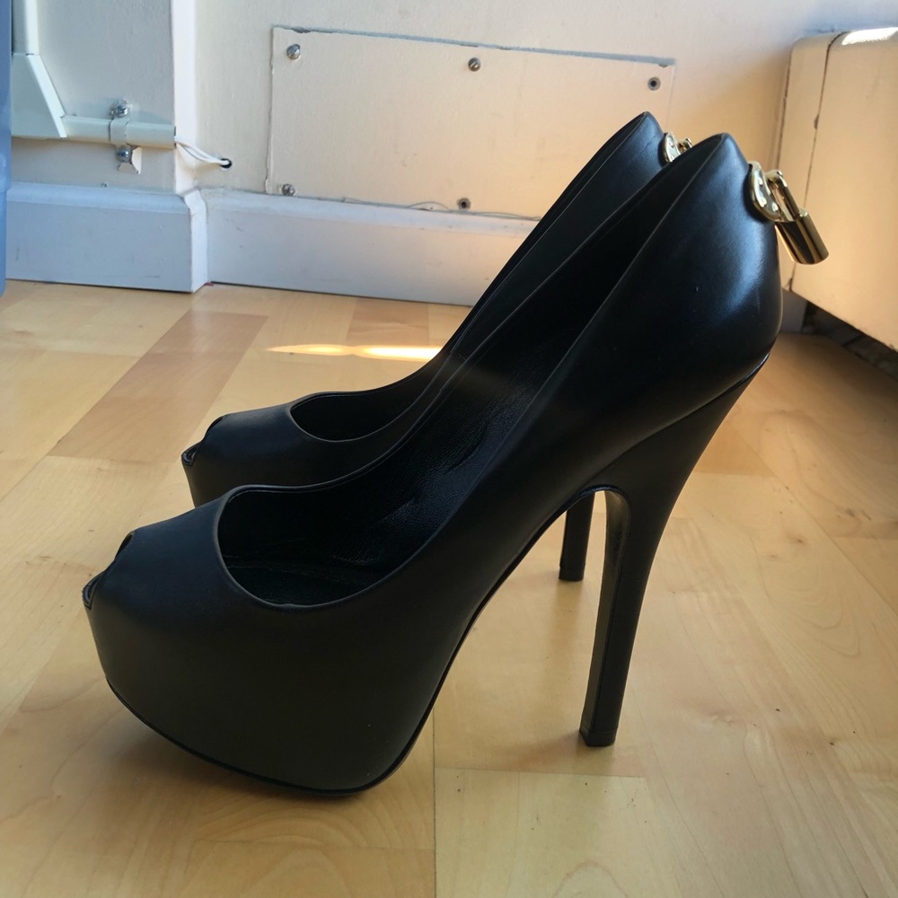 LV Black Gold Patent Leather Peep-Toe Pumps - Picture 3 of 5